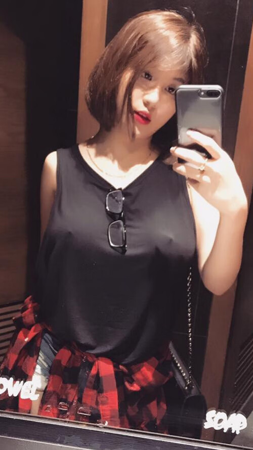 拜仁宽路打法，传中频繁造成巨大破坏，拜仁边路